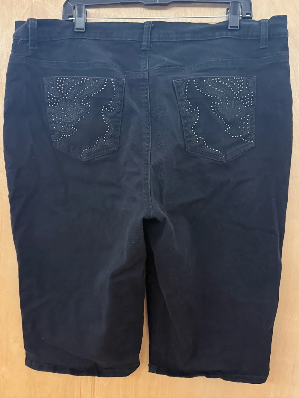 Gloria Vanderbilt Amanda Slimming Effect Embellished Shorts / Skimmers: 18